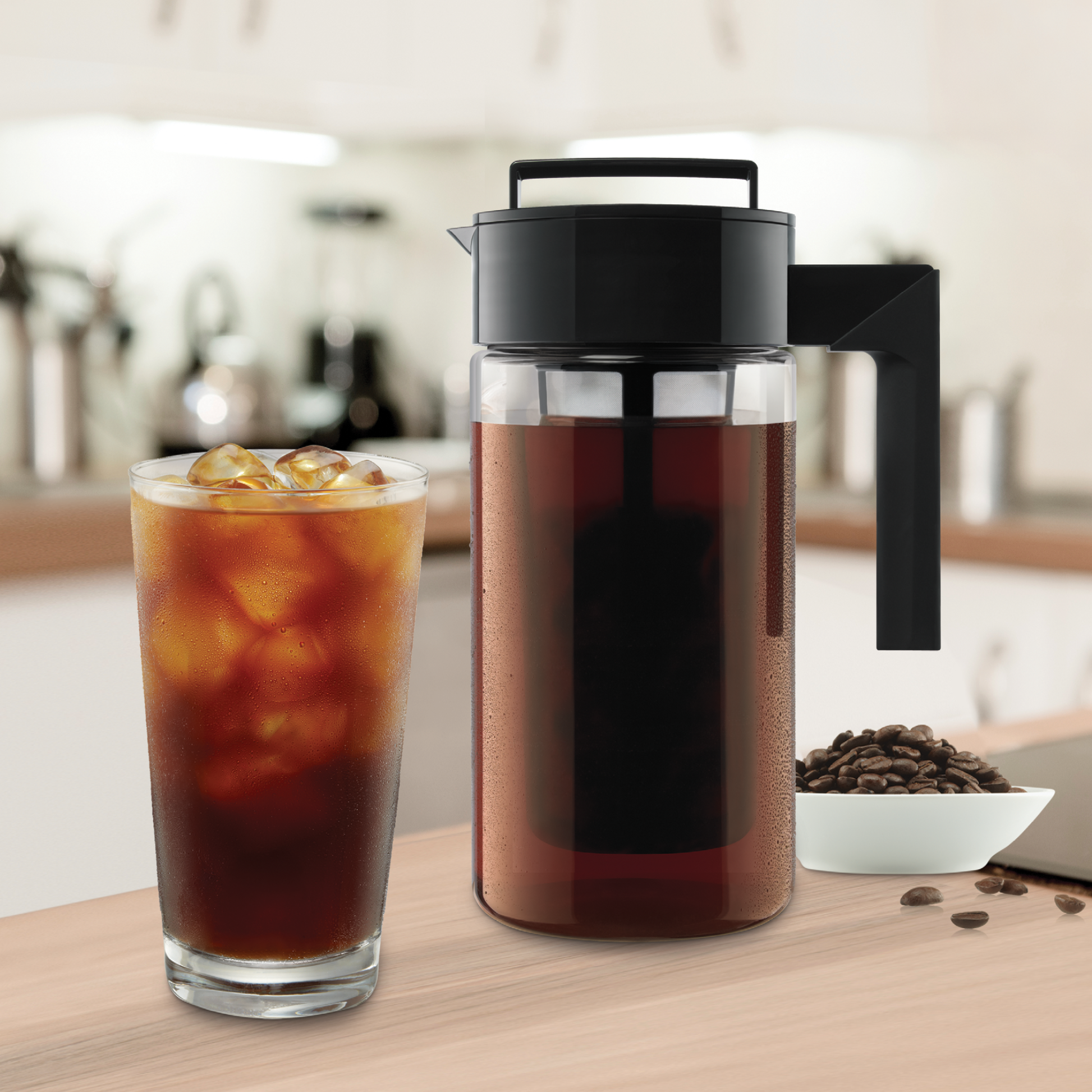 cold-brew-coffee-maker-s7 10310-ColdBrewCoffeeMaker-1qt-lifestyle2.png